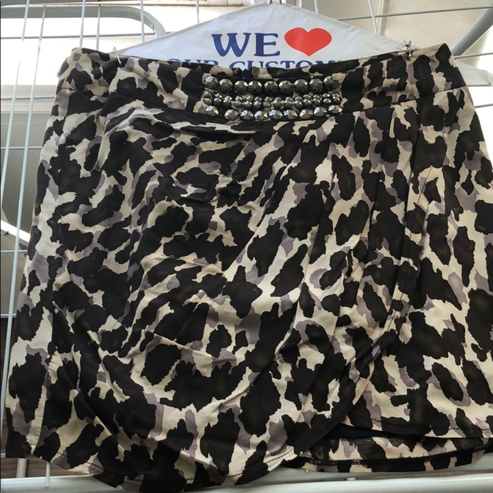 Leopard embellished skirt